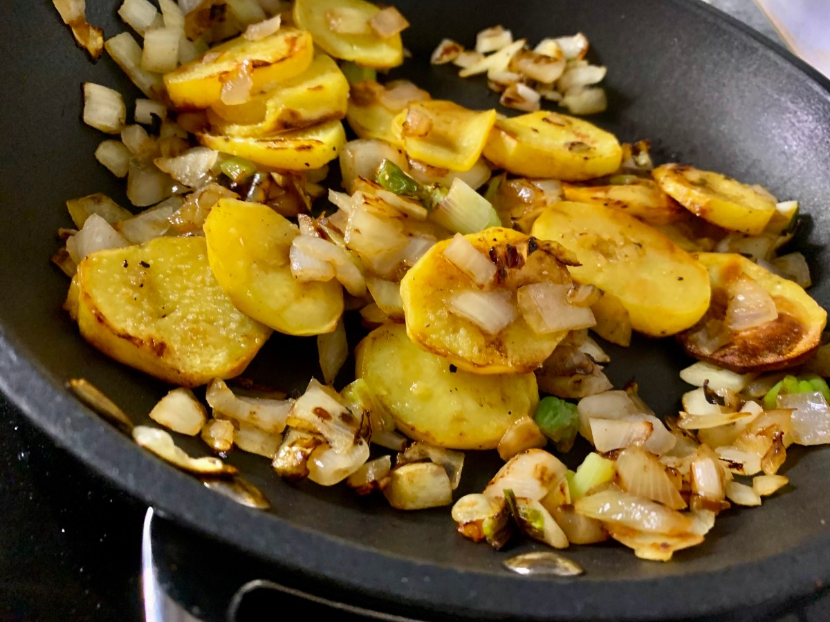 Rezept für Bratkartoffeln mit Zwiebeln – eine der leckersten&nbsp;Beilagen